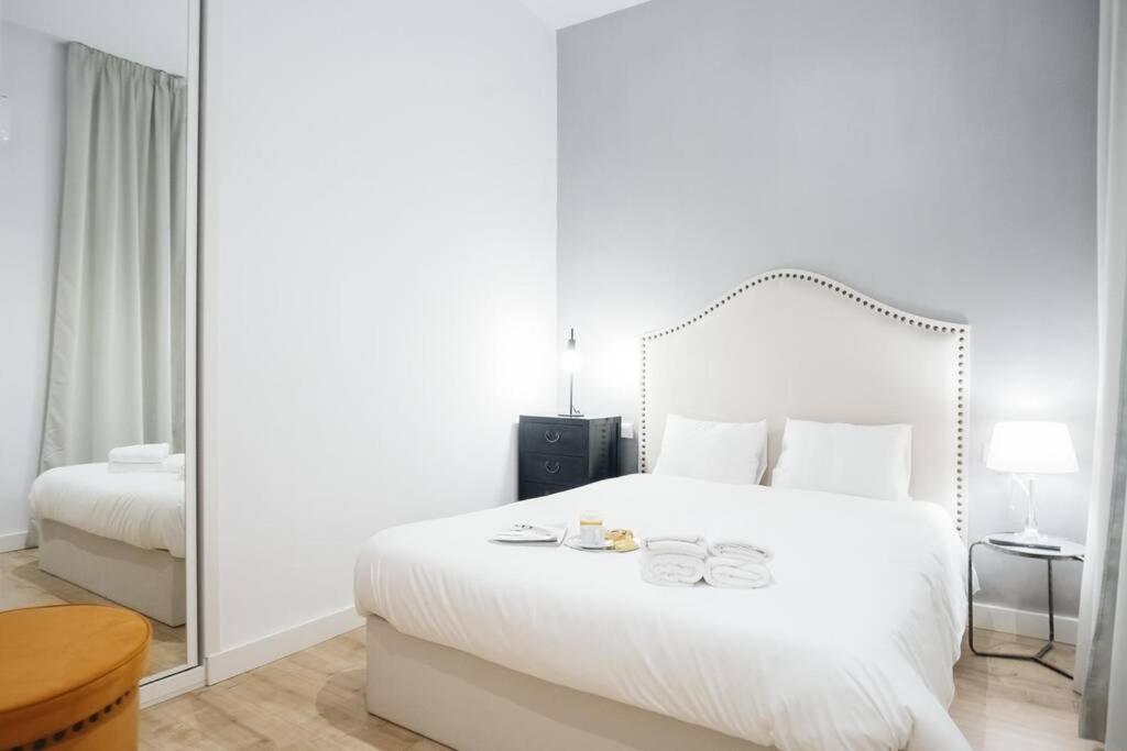 Apartamentos Plaza De Pedro Zerolo III Madrid Exterior photo